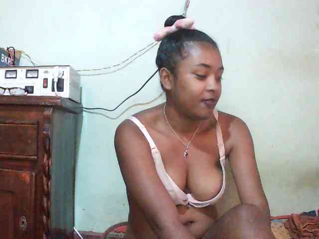 TriciaBella webcam