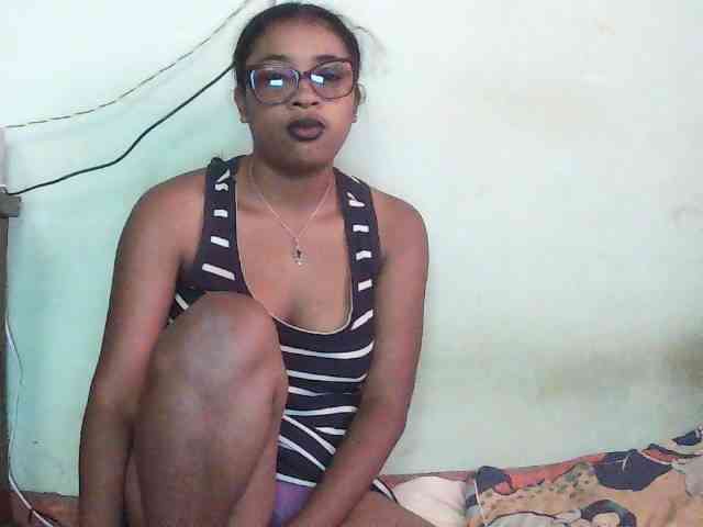 TriciaBella webcam