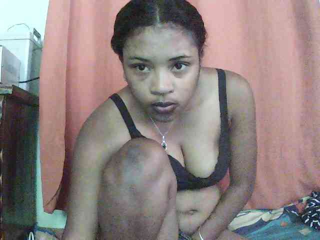 TriciaBella webcam