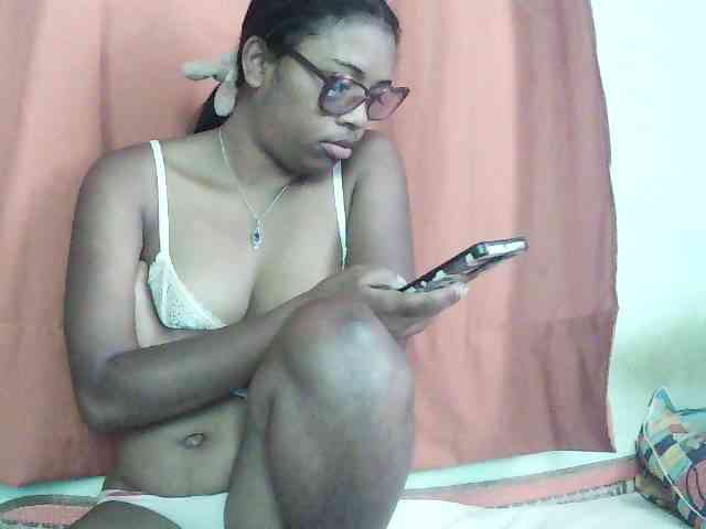 TriciaBella webcam