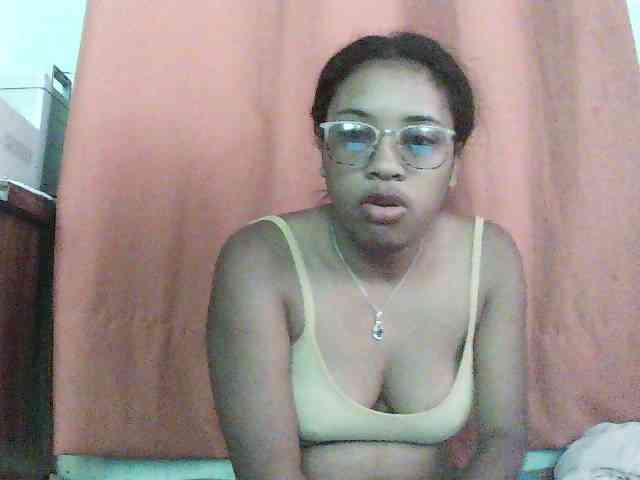 TriciaBella webcam