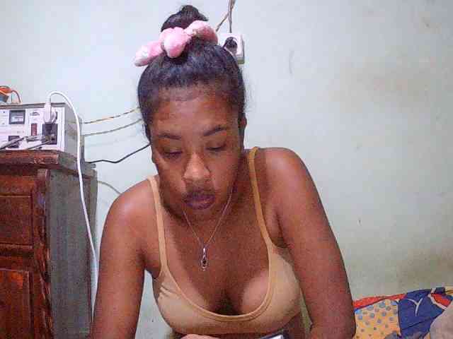 TriciaBella webcam