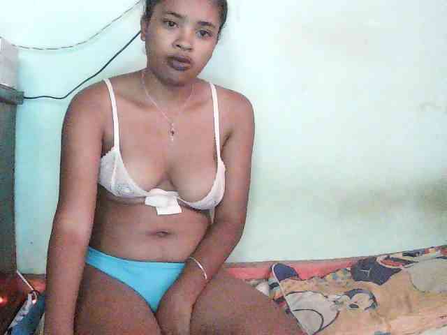 TriciaBella webcam