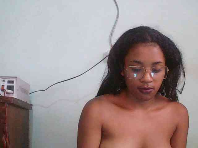 TriciaBella webcam