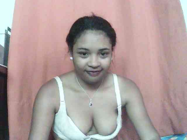 TriciaBella webcam