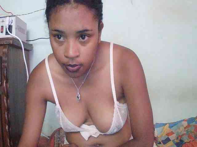TriciaBella webcam