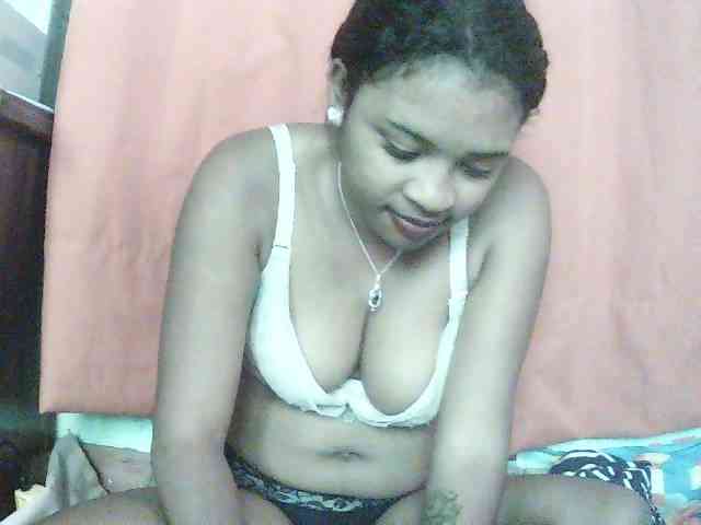 TriciaBella webcam