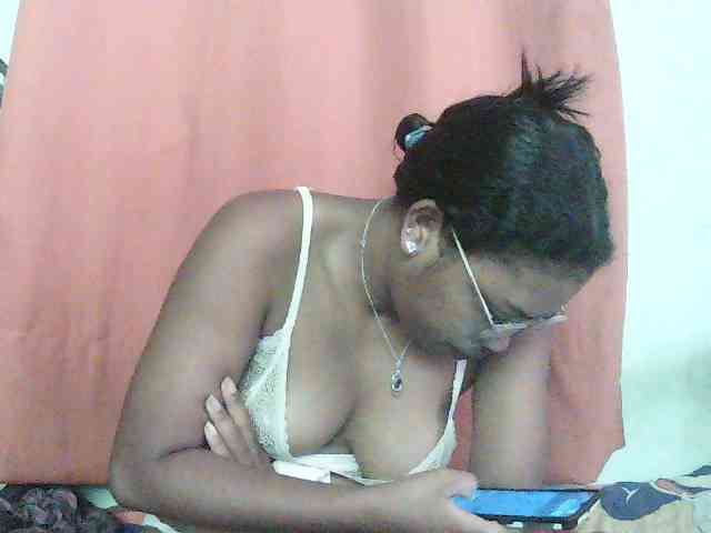 TriciaBella webcam