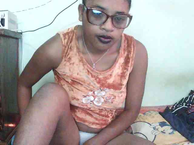 TriciaBella webcam