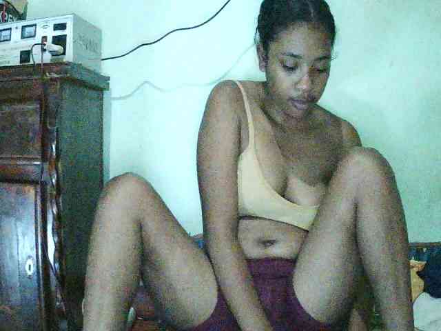 TriciaBella webcam