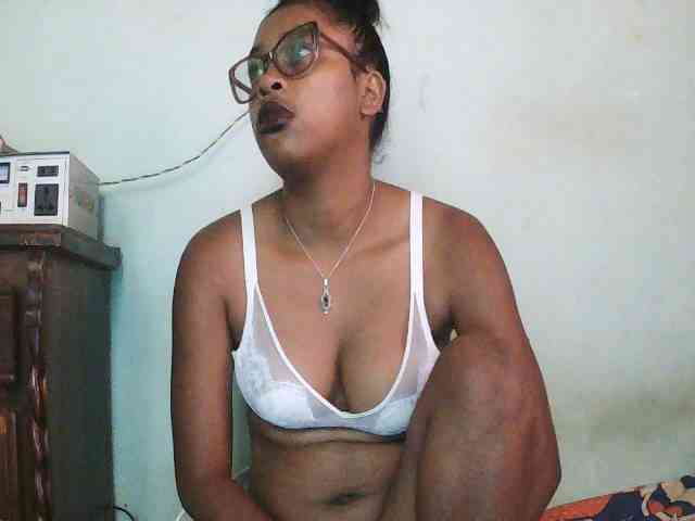 TriciaBella webcam