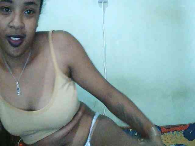 TriciaBella webcam