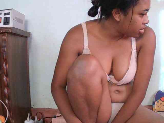 TriciaBella webcam