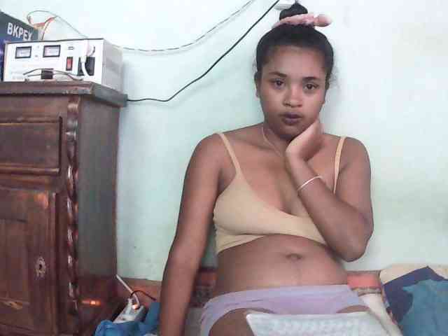 TriciaBella webcam
