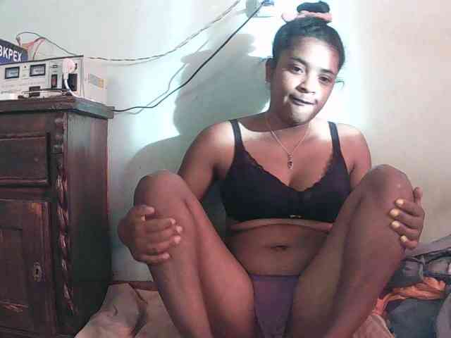 TriciaBella webcam