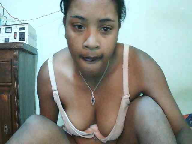 TriciaBella webcam