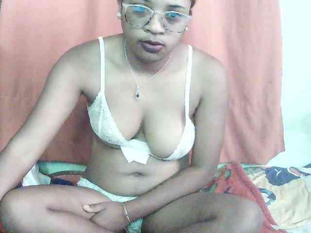 TriciaBella webcam
