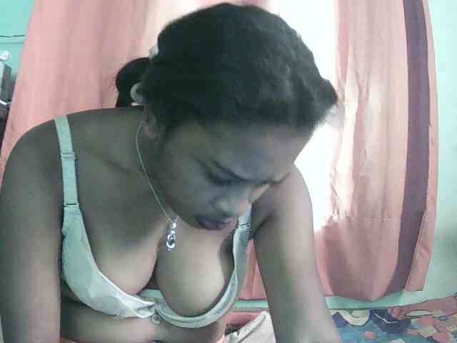 TriciaBella webcam