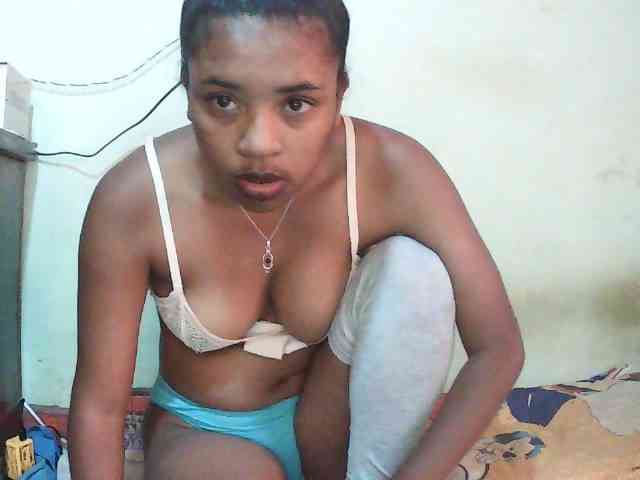 TriciaBella webcam