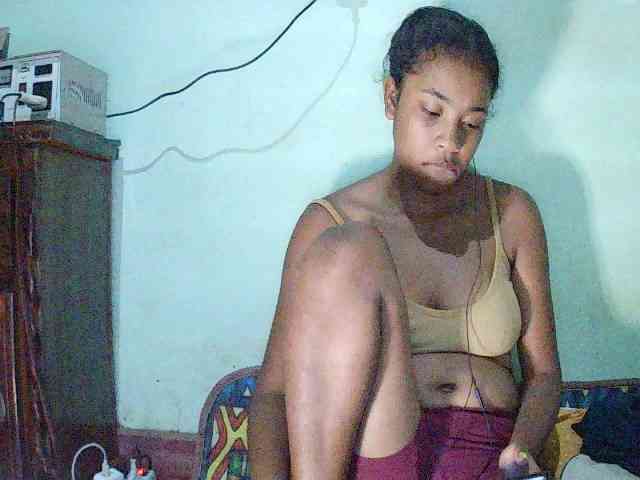 TriciaBella webcam
