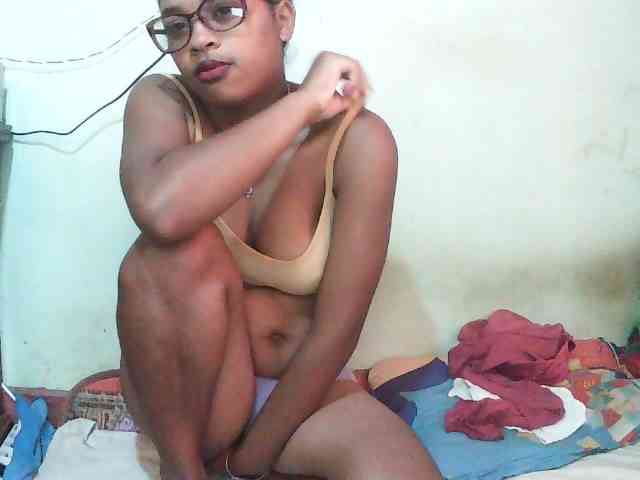 TriciaBella webcam