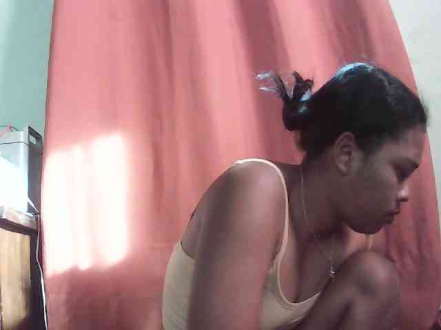 TriciaBella webcam