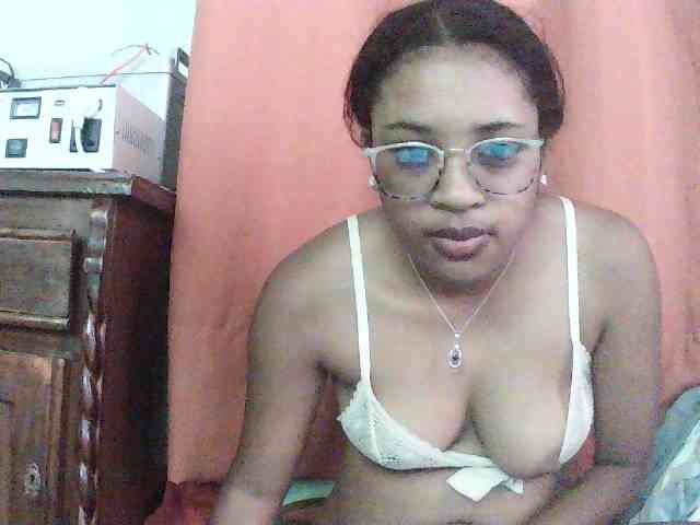 TriciaBella webcam