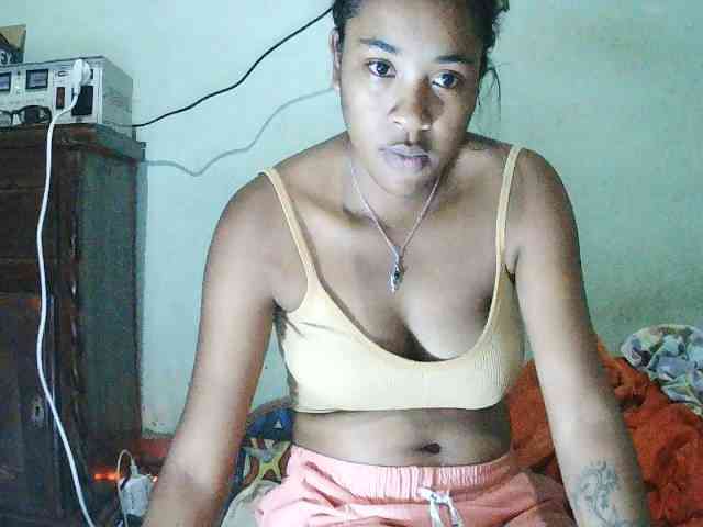 TriciaBella webcam
