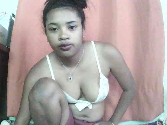 TriciaBella webcam
