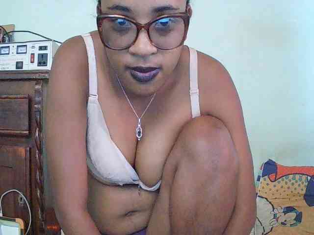 TriciaBella webcam