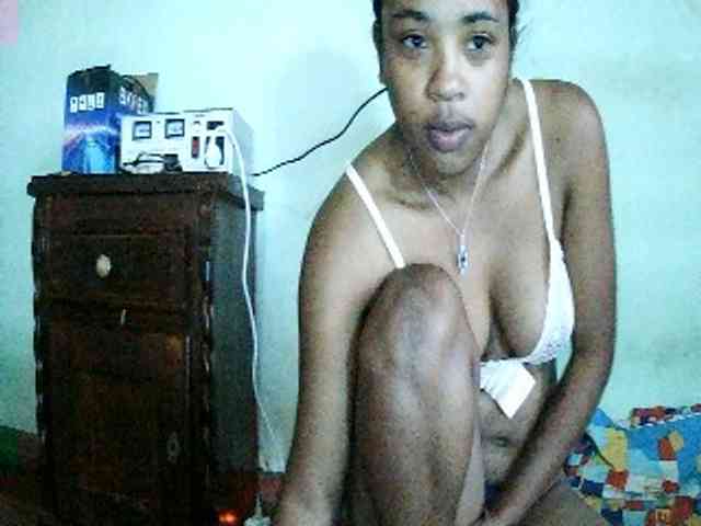 TriciaBella webcam
