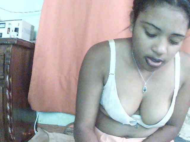 TriciaBella webcam