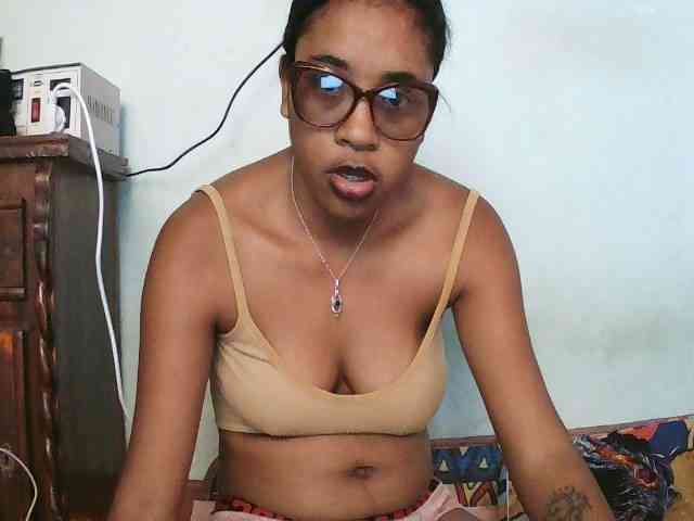 TriciaBella webcam