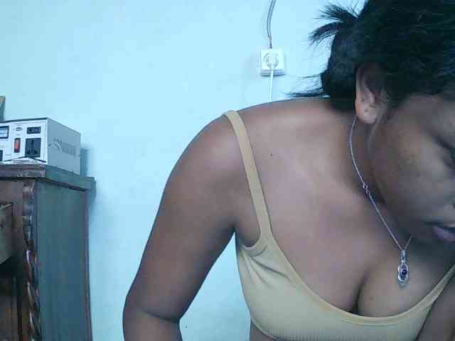 TriciaBella webcam