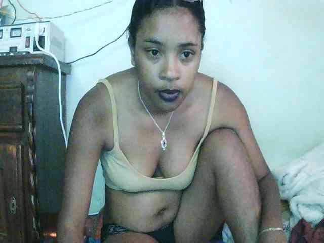 TriciaBella webcam
