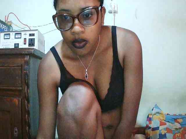 TriciaBella webcam