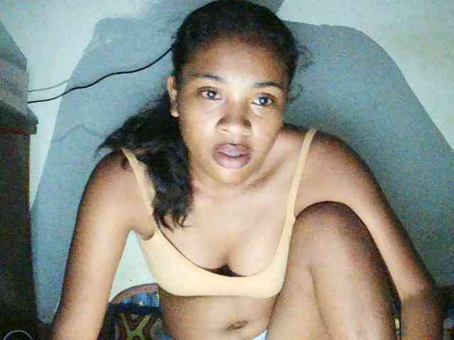 TriciaBella webcam