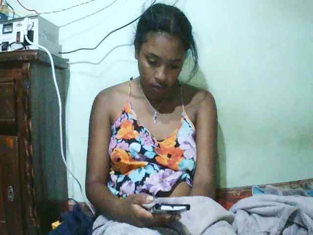 TriciaBella webcam