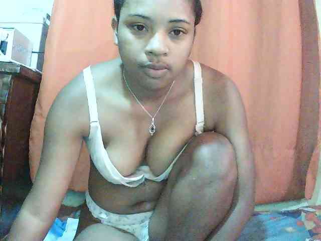 TriciaBella webcam