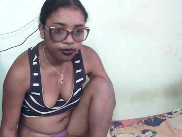 TriciaBella webcam