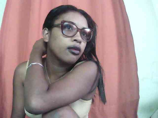 TriciaBella webcam