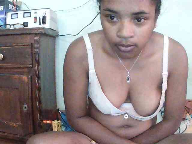 TriciaBella webcam