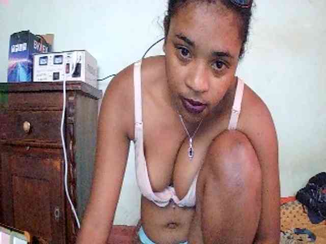 TriciaBella webcam