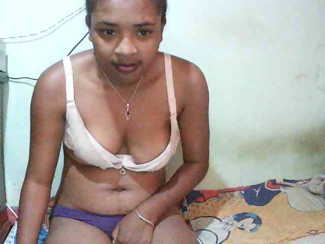 TriciaBella webcam