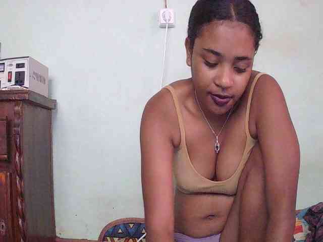 TriciaBella webcam