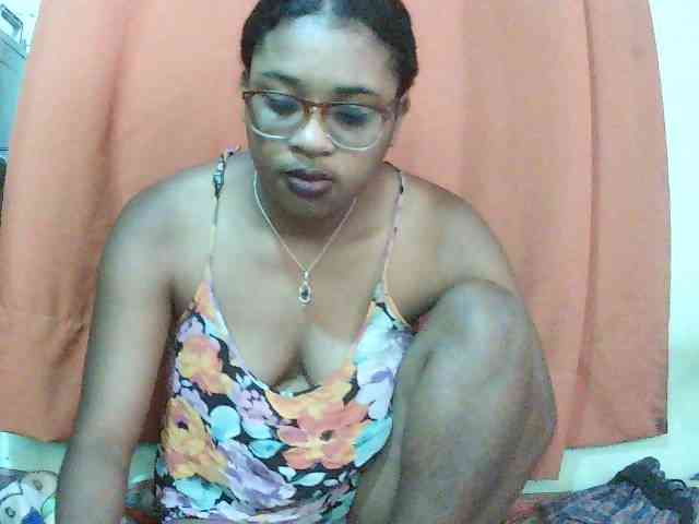 TriciaBella webcam