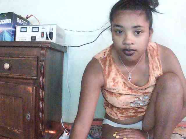 TriciaBella webcam