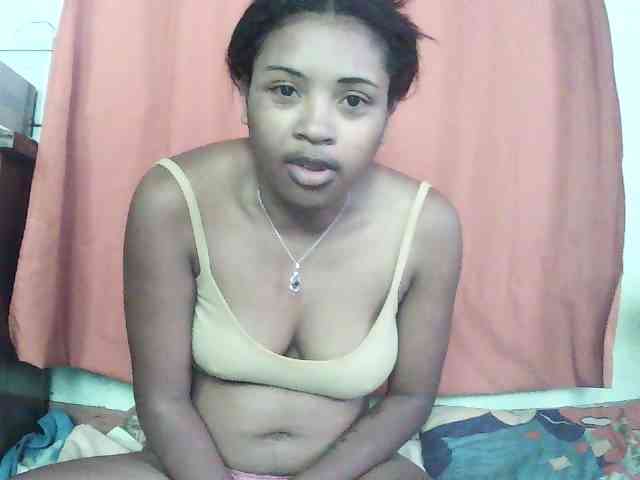 TriciaBella webcam