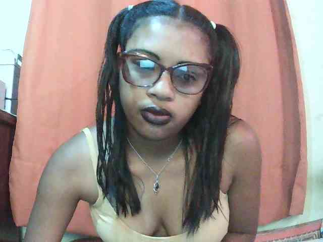 TriciaBella webcam