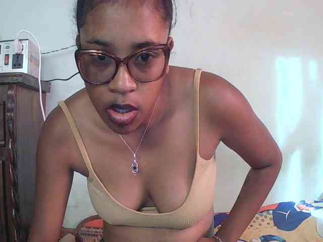 TriciaBella webcam
